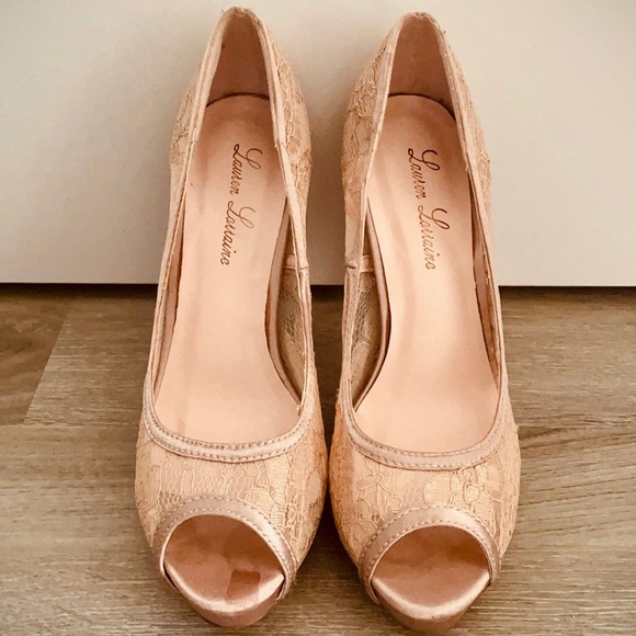 Lauren Lorraine Nude Lace Designer Pumps - Picture 3 of 4